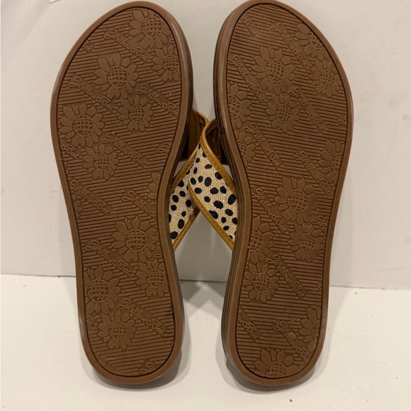 Yellow Box Women's Brown and Black Sandals - Picture 6 of 6